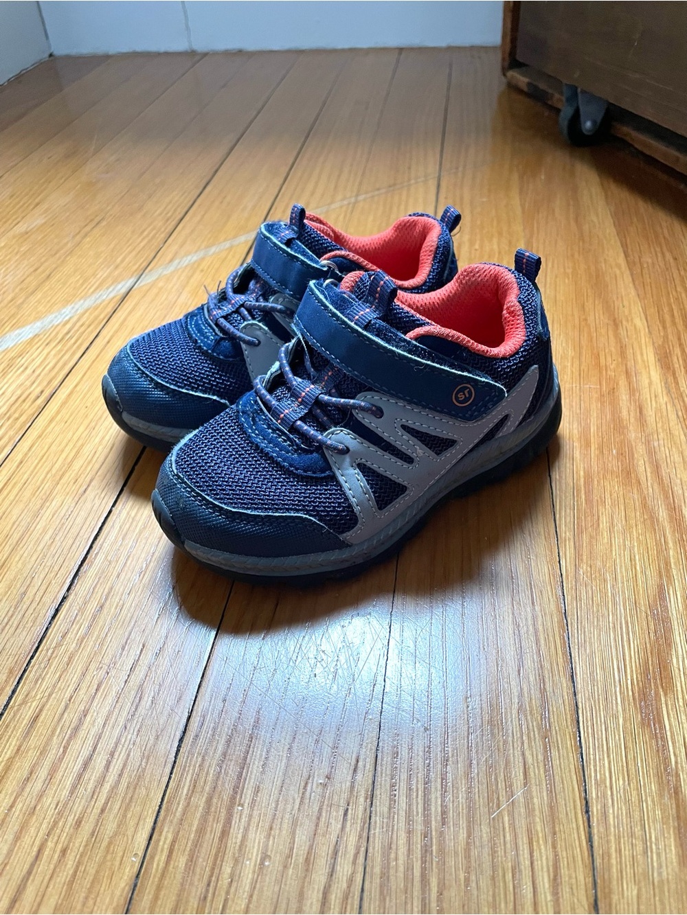 Stride Rite Artin 4.0 Sneakers - Navy Blue Size 8 M/W